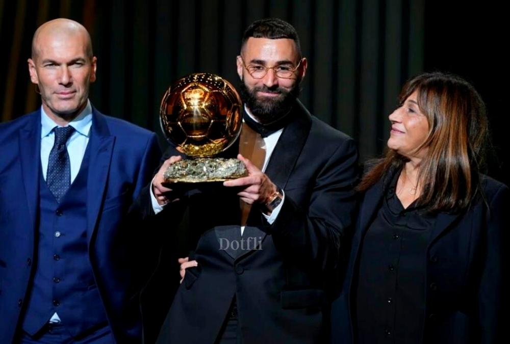 Karim Benzema with his mother at the Ballon d'Or in 2022