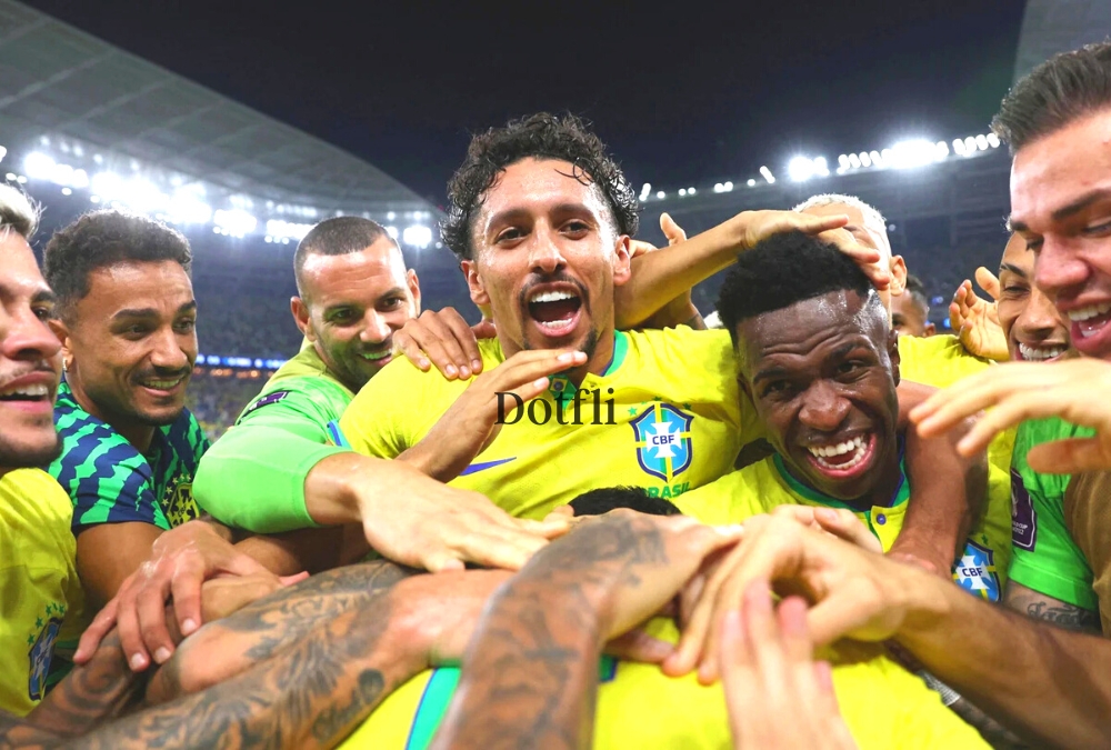 The Brazilian team celebrates Casemiro's first goal